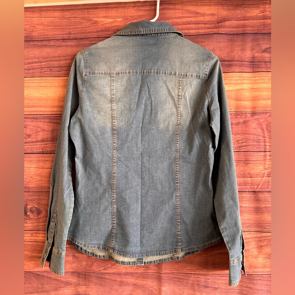 NWOT Guess Denim Button Down Shirt - Picture 2 of 3
